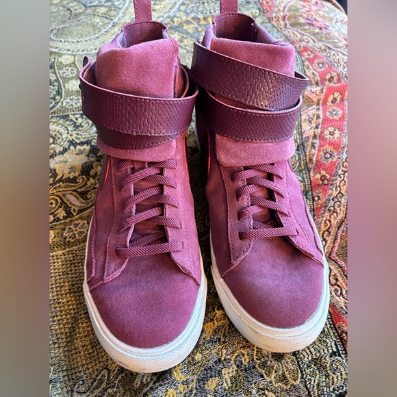 Nike High Top Slip Ons Maroons color with snakeskin detail - Picture 9 of 11